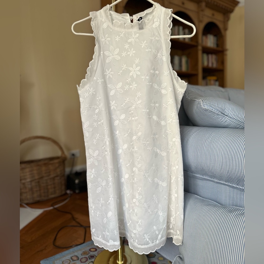 Elegant White Sleeveless Dress